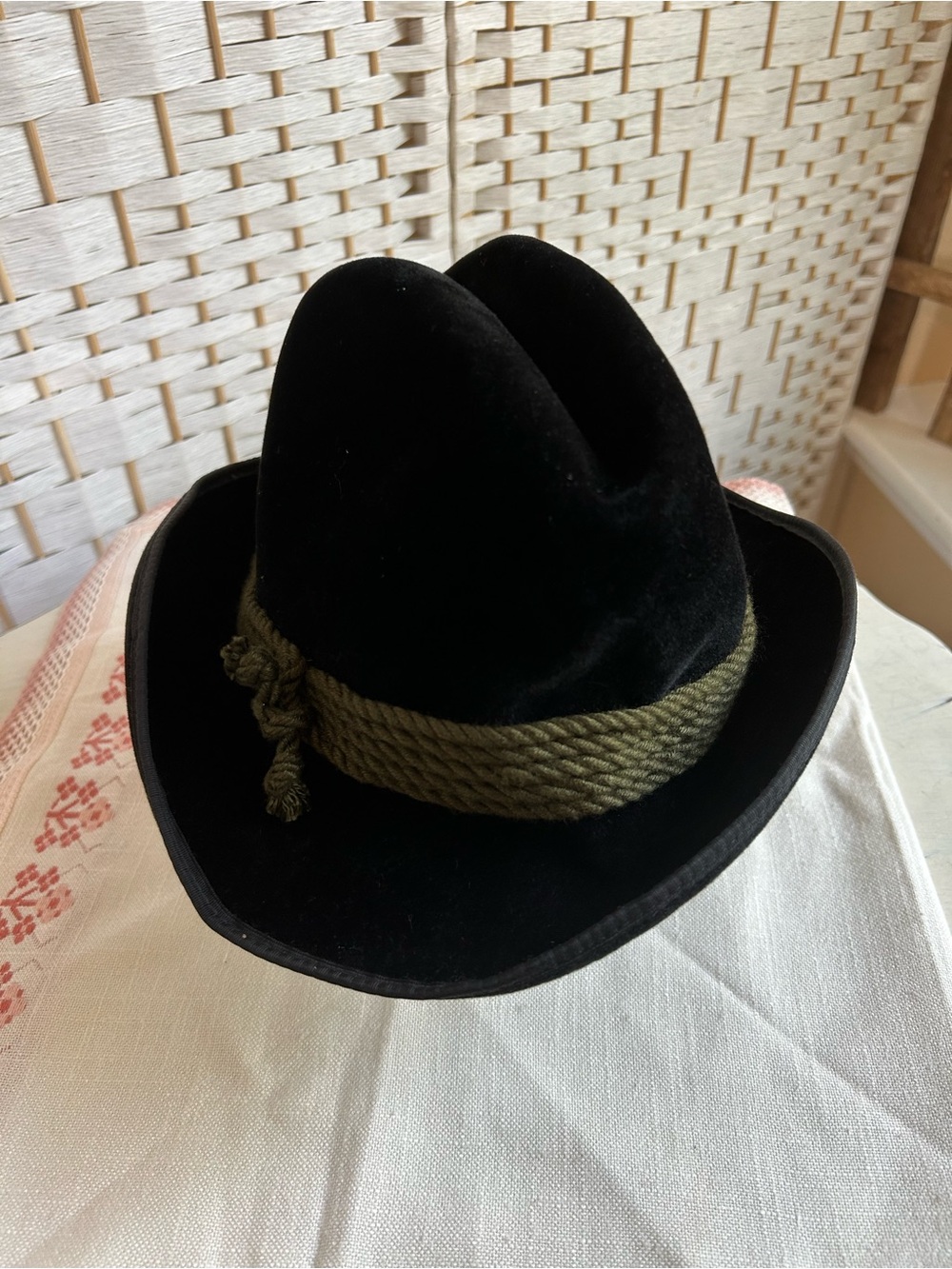 VALUGA Traditional Tyrolean Hat Alpine Bavarian Black Velour Green Band Kids
